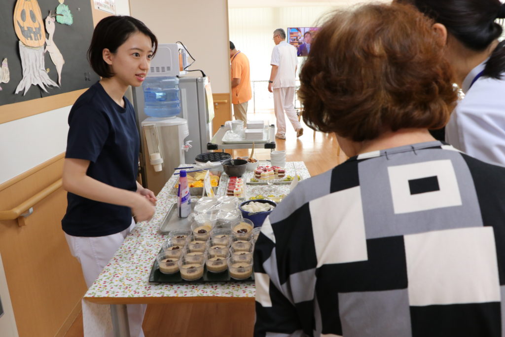 おやつバイキングを実施しました