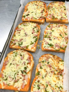 202104月おやつバイキング＿ピザが初登場