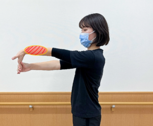 手関節屈筋群のストレッチ