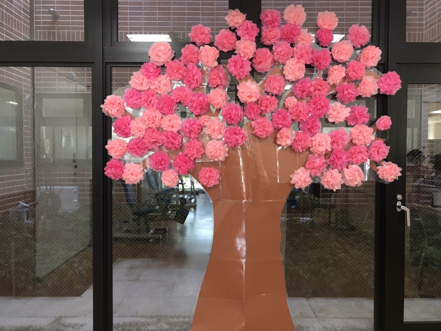 壁に桜を咲かせました デイケア通信 西宮回生病院
